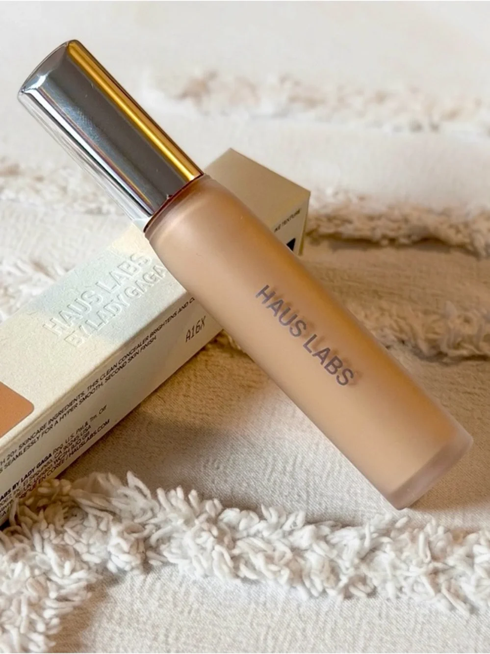 Haus Labs Hydrating + De-puffing Concealer 23 light medium golden NIB